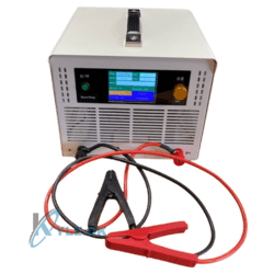 F1288-50 Batterietester mit montierten Messleitungen.